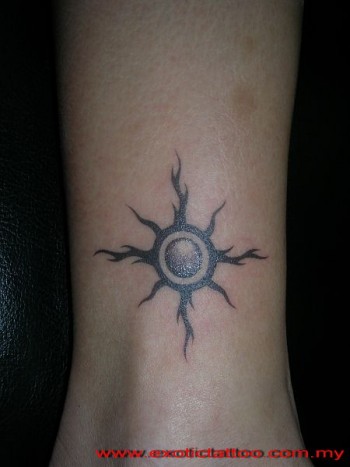 Tatuaje de un pequeño sol
