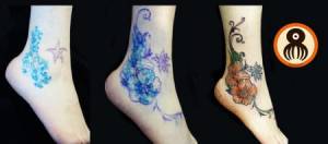 Tatuaje en el pie de unas flores. Tattoo para mujeres