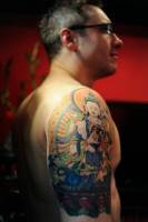 Tatuaje de un Budha en el brazo