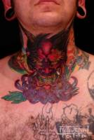 Tatuaje de un demonio japonés en el cuello