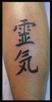 Tatuaje de unas letras chinas