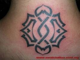 Tatuaje tribal pequeño