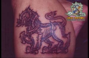 Tatuaje de un león tailandés