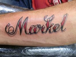 Tatuaje de nombre Markel en al antebrazo
