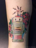 Tatuaje de un robot casete