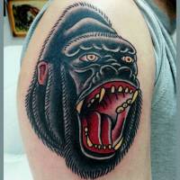 Tatuaje old school de un gorila