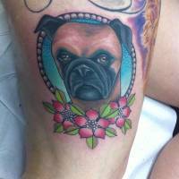 Color tattoo de un perro